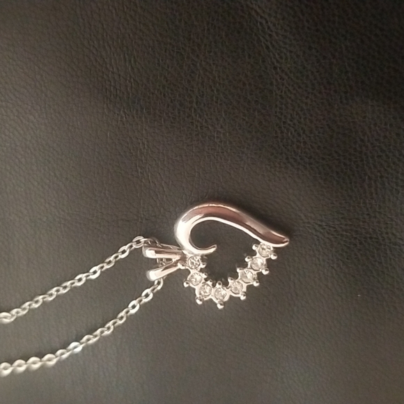 Heart shaped bandit - Picture 2 of 2